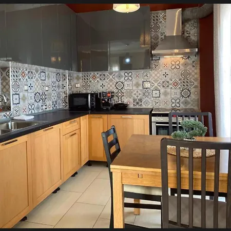Apartament Avia *